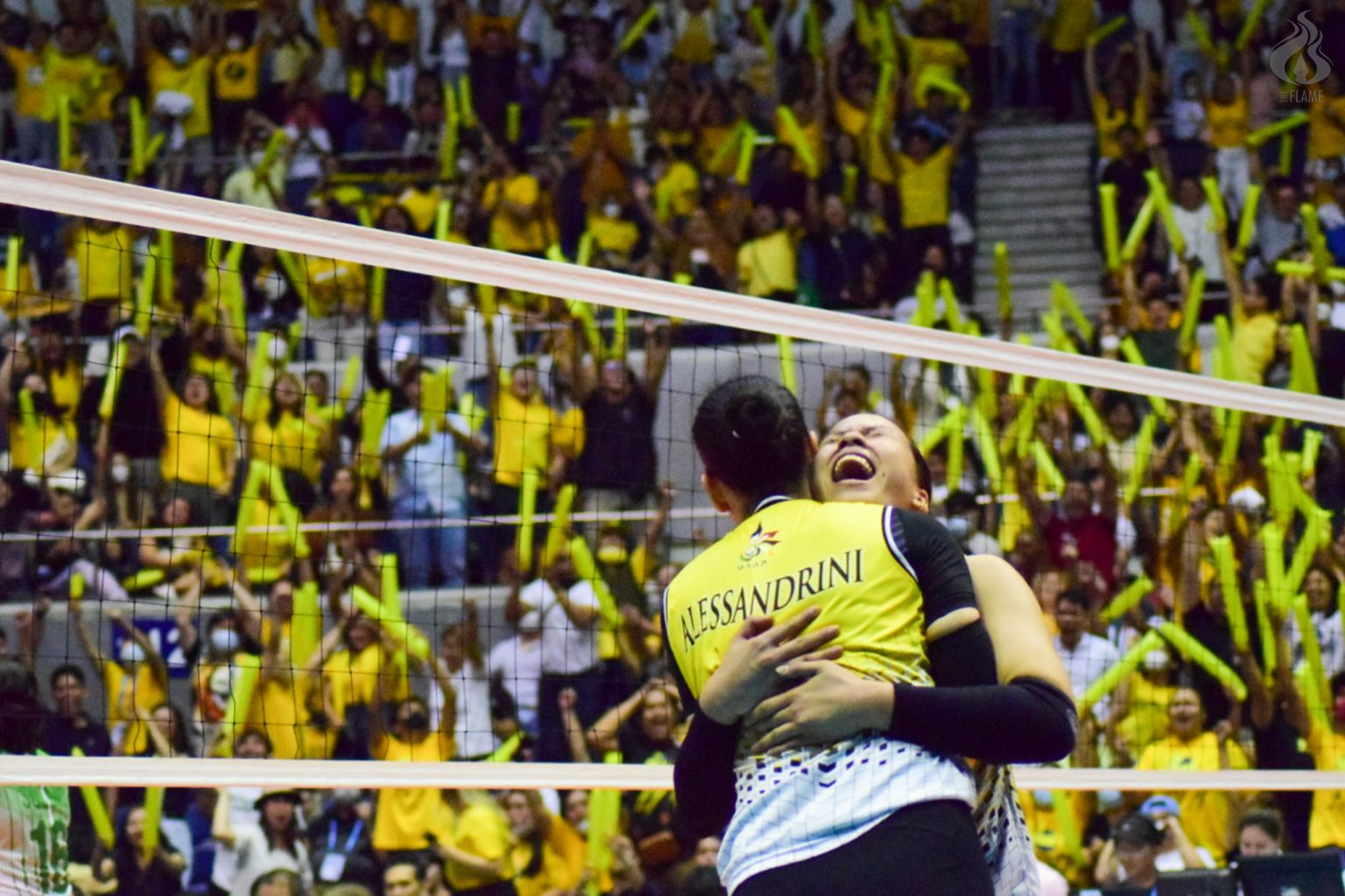 No Season Sweep As Ust Tigresses Pummel Dlsu Lady Spikers The Flame