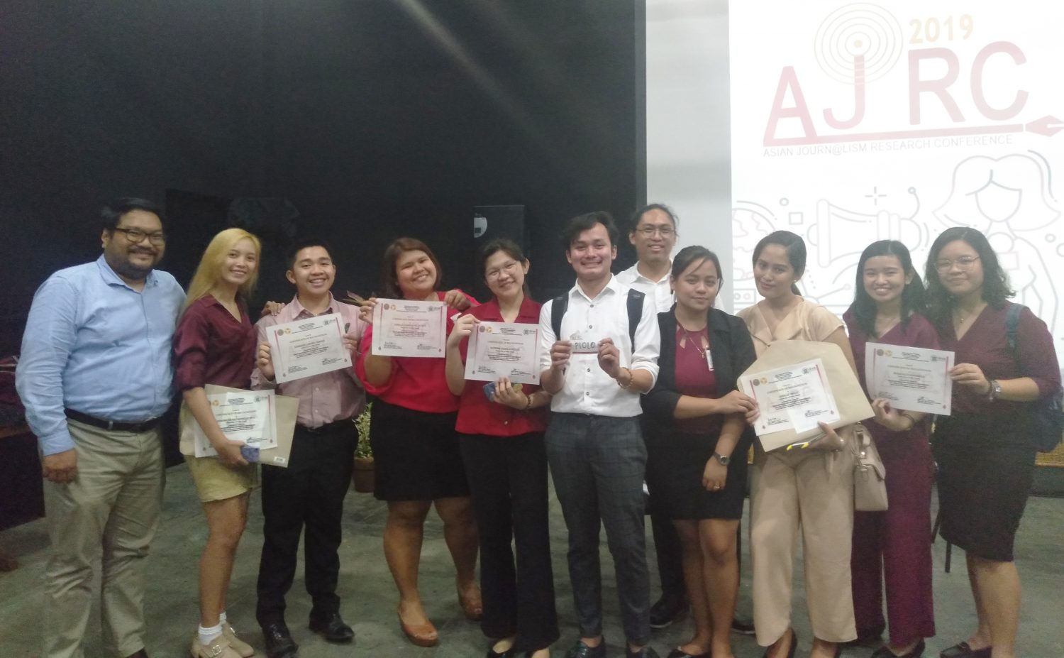 Journ students victorious in research competition