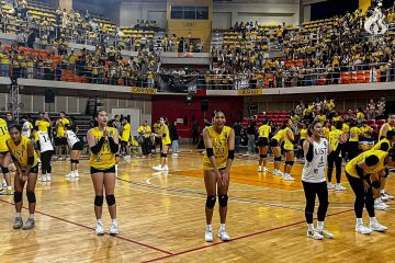 Golden Tigresses yield to Kurashiki Ablaze in UAAP kickoff party closer