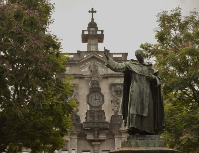 UST retains 30-50% online classes despite expanded CHED policy