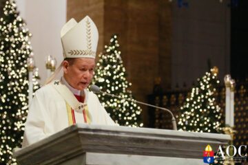 Advincula tells Catholics to nurture hope amid chaos as he leads the opening of Jubilee Year