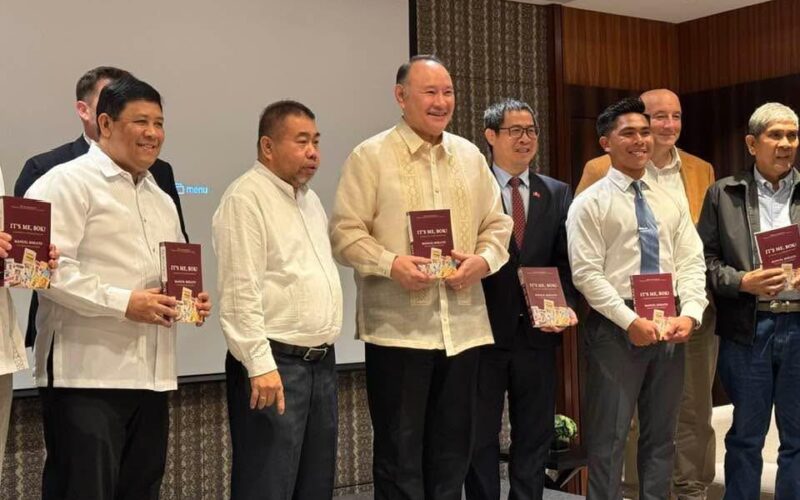 Pulitzer Prize-winning UST Journalism instructor launches updated edition of memoir