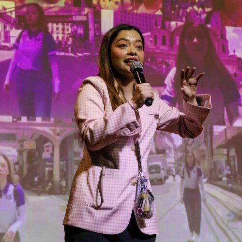 Explore ‘power of random,’ pursue instincts, aspiring journalists told