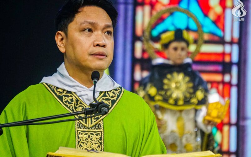 Drop false online personas, embrace authenticity, Thomasians told