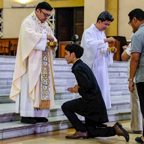 Stop living as photocopies, be authentic in pursuit of holiness, Catholics told