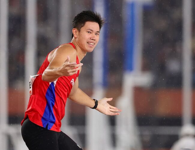 EJ Obiena defends pole vault title, breaks Asiad record