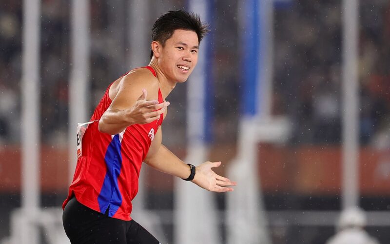 EJ Obiena defends pole vault title, breaks Asiad record
