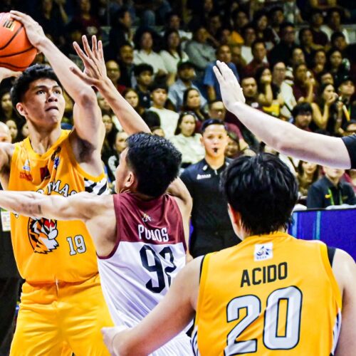 Tigers’ woes against Maroons remain as UP takes Season 89 opener